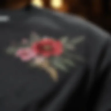 Floral Elegance Elegant Anima T-Shirt with Floral Embroidery